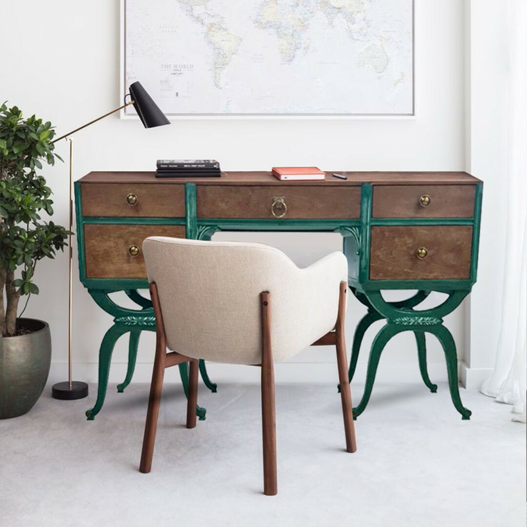 Вінтажний письмовий стіл
